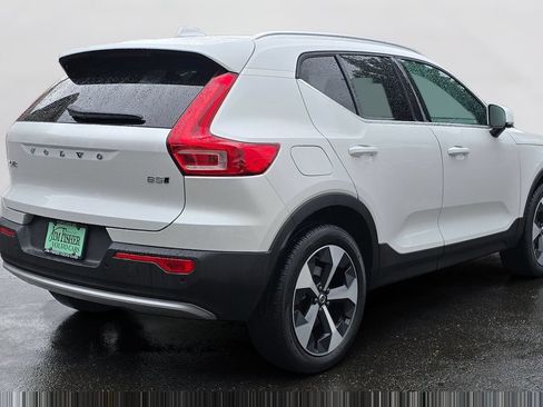 Certified 2025 Volvo XC40 B5 Core w/ Climate Package AWD/4WD image 5