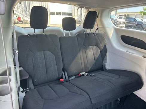 Certified 2020 Chrysler Pacifica Touring FWD image 35