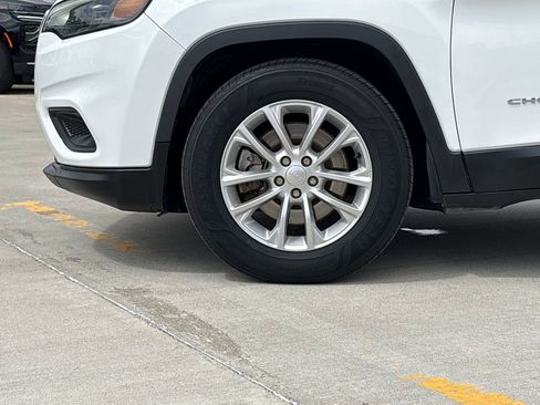 Used 2019 Jeep Cherokee Latitude w/ Popular Appearance Group FWD image 28