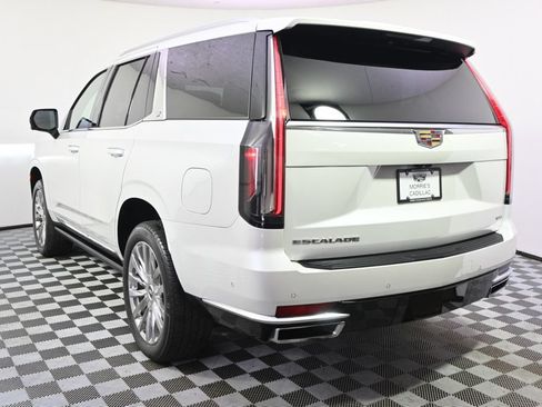 Used 2021 Cadillac Escalade Premium Luxury w/ Driver Assist Tech Package AWD/4WD image 4