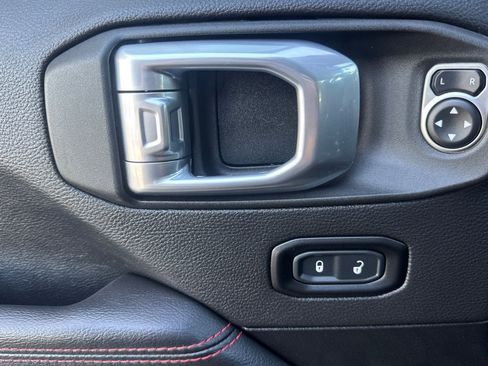 Used 2022 Jeep Gladiator Rubicon image 11