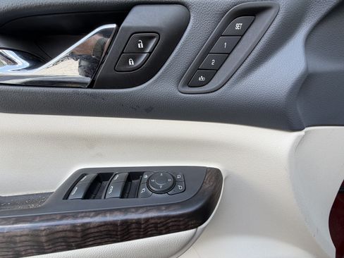 Used 2021 GMC Acadia Denali w/ Denali Technology Package FWD image 14