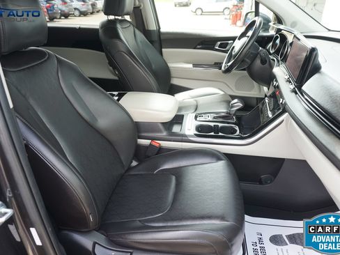 Used 2023 Kia Carnival EX FWD image 27
