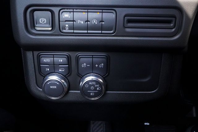 Used 2023 GMC Yukon SLT AWD/4WD image 12