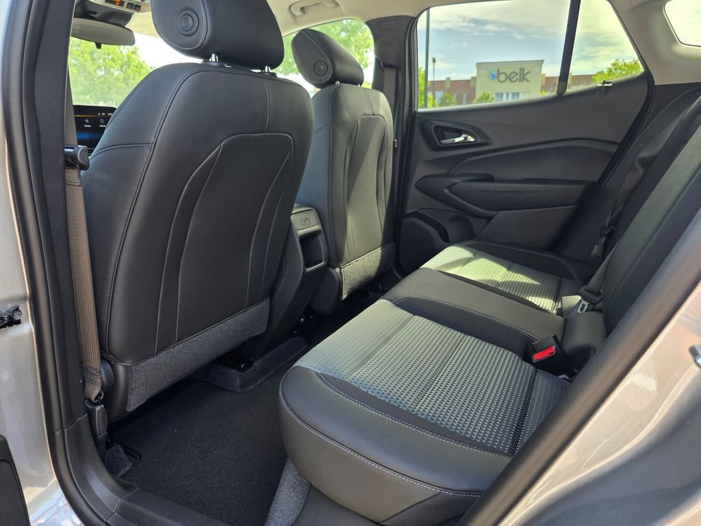 New 2026 Chevrolet Trax LT w/ Sunroof Package FWD image 21