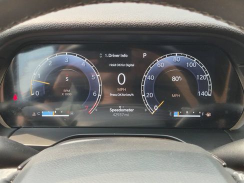Used 2023 Jeep Grand Cherokee Laredo w/ Luxury Tech Group I AWD/4WD image 14