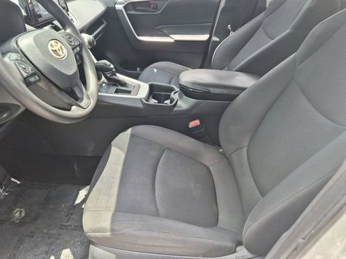 Used 2019 Toyota RAV4 LE FWD image 11