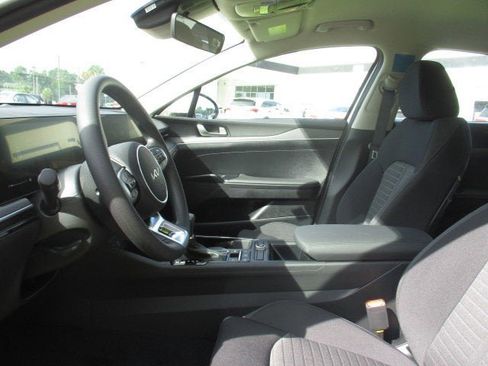 New 2025 Kia K5 LXS image 13