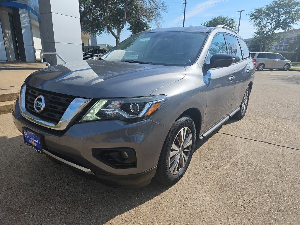 Used 2019 Nissan Pathfinder SV FWD image 2