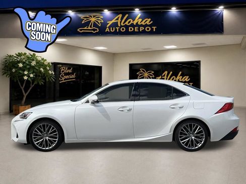 Used 2017 Lexus IS 200t RWD image 2