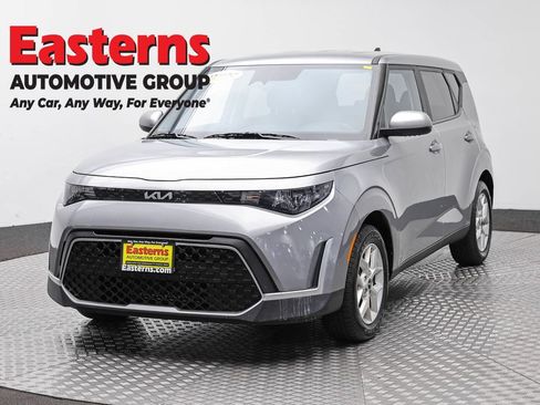 Used 2024 Kia Soul LX w/ Option Group 015 FWD image 1