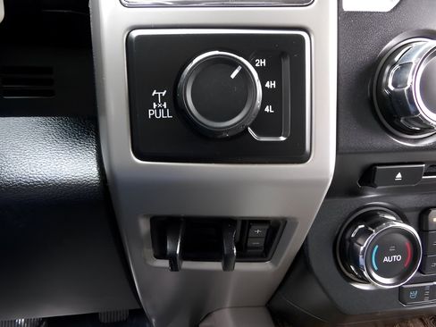 Used 2017 Ford F250 Lariat w/ Lariat Value Package image 30