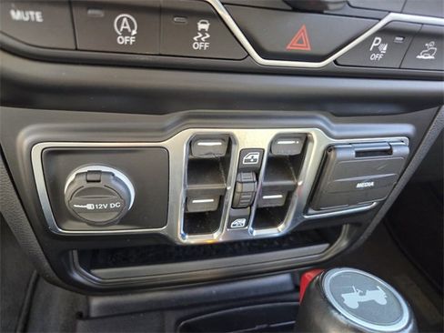 Certified 2022 Jeep Wrangler Unlimited Sahara image 29