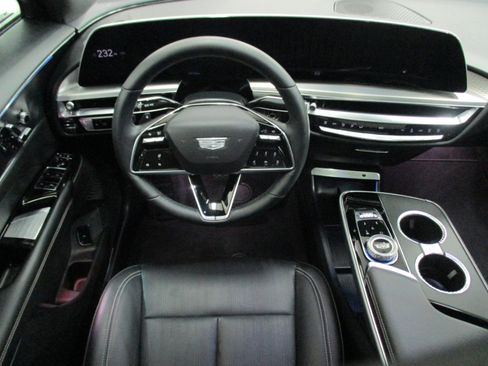 Used 2024 Cadillac Lyriq Sport image 15