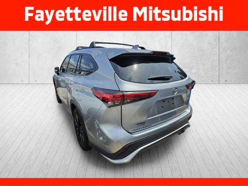 Used 2023 Toyota Highlander XSE FWD image 9