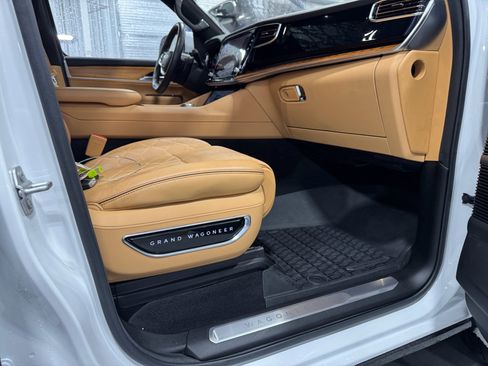 Used 2022 Jeep Grand Wagoneer Series III w/ Rear Seat Video Group 1 image 25