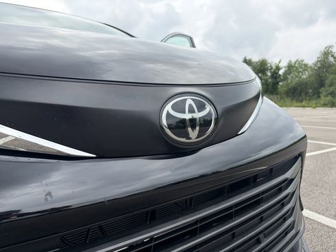 Used 2026 Toyota Sienna XLE FWD image 38