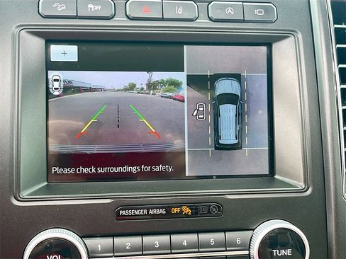 Used 2021 Ford Expedition Limited image 14