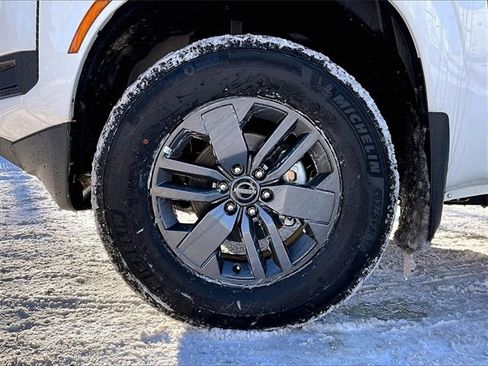 Used 2025 Nissan Frontier SV image 9