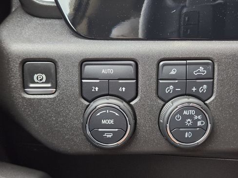 Used 2025 Chevrolet Silverado 1500 LTZ AWD/4WD image 28