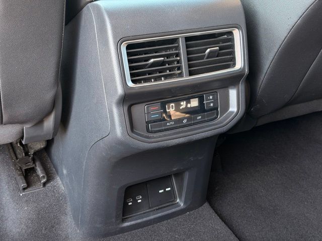 Used 2026 Volkswagen Atlas SE FWD image 14