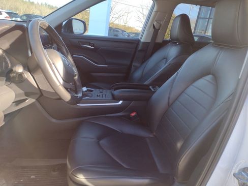 Used 2023 Toyota Highlander XLE image 15