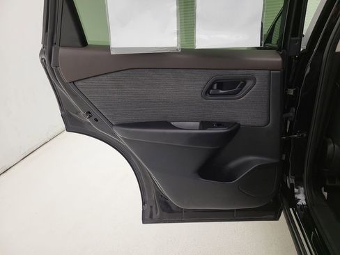 Used 2023 Nissan Rogue S image 34