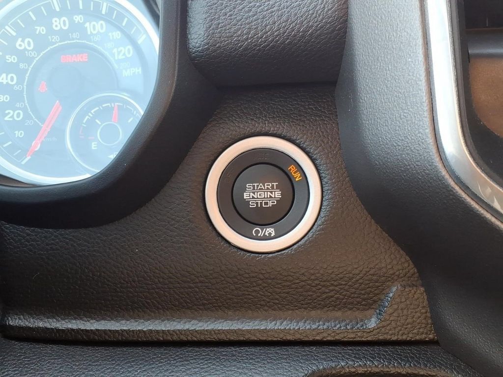 Used 2023 RAM 1500 Laramie AWD/4WD image 16