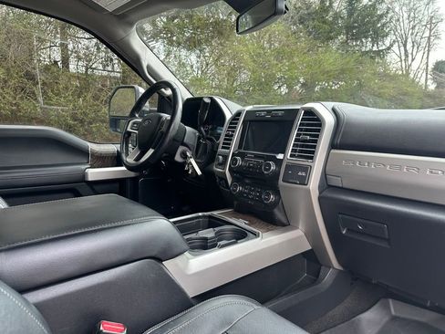 Used 2017 Ford F250 Lariat w/ Chrome Package image 13