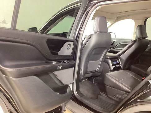 Used 2023 Lincoln Aviator Reserve w/ Equipment Group 201A AWD/4WD image 29