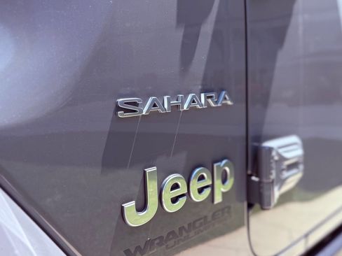 Used 2018 Jeep Wrangler Unlimited Sahara AWD/4WD image 33