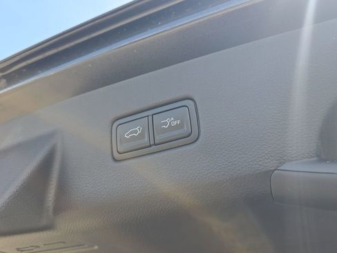 New 2026 Kia Carnival EX FWD image 11