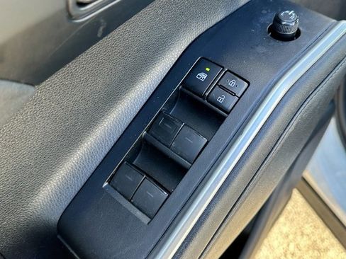 Used 2020 Toyota Highlander XLE image 11