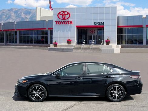 Used 2024 Toyota Camry SE FWD image 6