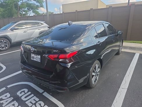 Used 2021 Nissan Versa SV FWD image 6