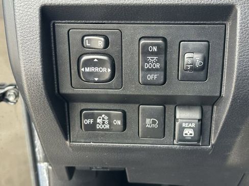 Used 2020 Toyota Tundra SR5 w/ SR5 Leather Package image 24