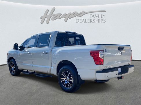 Used 2021 Nissan Titan SV w/ SV Convenience Package image 7