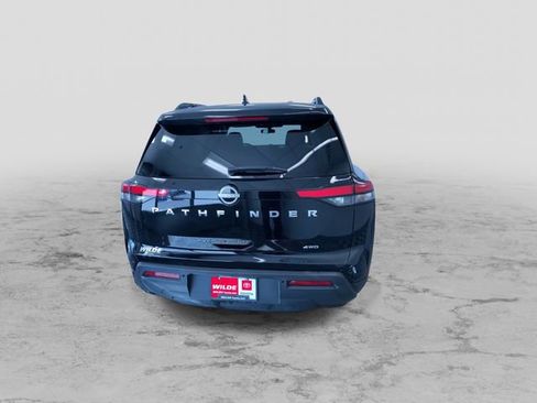 Used 2025 Nissan Pathfinder SV image 9