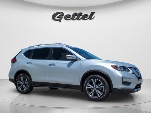 Certified 2020 Nissan Rogue SV w/ Premium Package FWD image 4