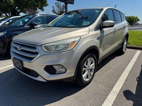 Used 2017 Ford Escape SE AWD/4WD image 3