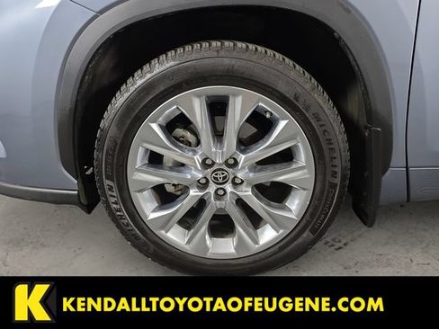 Used 2023 Toyota Highlander Limited AWD/4WD image 9
