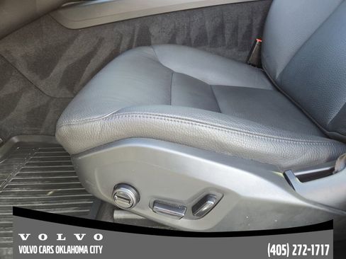 Certified 2025 Volvo XC60 B5 Plus w/ Protection Package Premier image 23