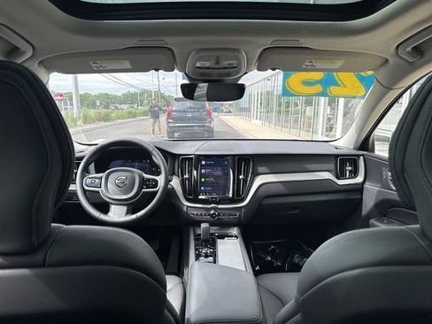 Certified 2025 Volvo XC60 B5 Plus AWD/4WD image 18