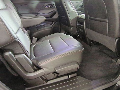 Used 2023 Chevrolet Traverse RS image 27