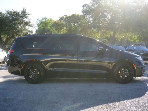 New 2026 Chrysler Pacifica Select w/ S Appearance Package image 4
