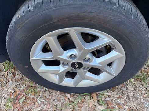 Used 2025 Kia Soul LX w/ LX Technology Package FWD image 29