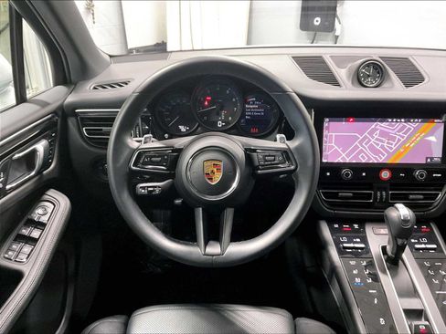 Used 2023 Porsche Macan AWD/4WD image 13