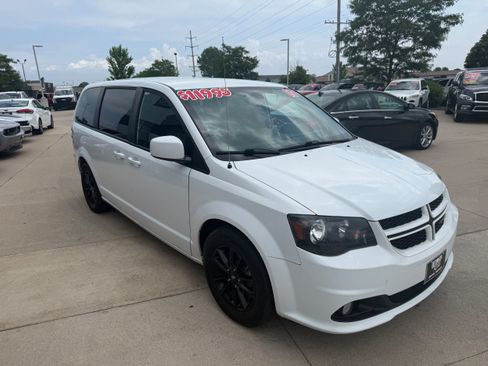 Used 2019 Dodge Grand Caravan GT FWD image 3