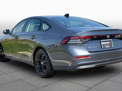 Used 2025 Honda Accord SE image 11
