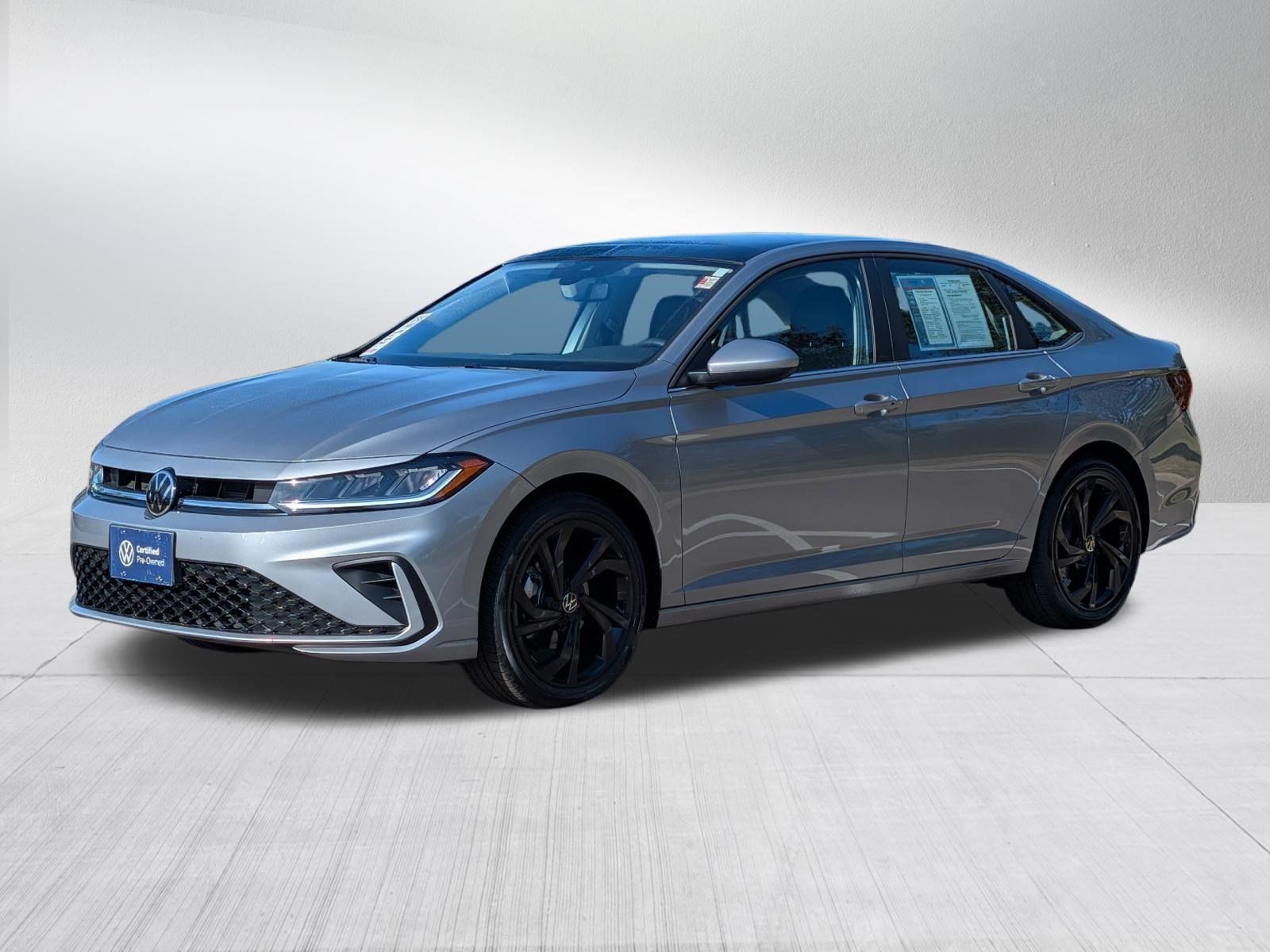 Certified 2025 Volkswagen Jetta SE FWD image 3